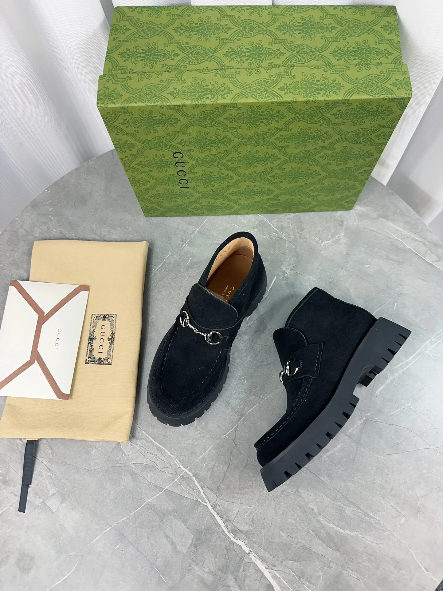 Men's shoes 💰620💰 New model from Gucci, double GG groove thick-soled loafers. The original version is made 1:1. Super beautiful quality, classic model at the counter. ❶Upper: original open-edge beaded cowhide ❷Inner lining: water-dyed cowhide ❸Feet: water-dyed cowhide ❹Outsole: ultra-light original sole ❺thick sole heightening: 3.5cn ❻Packing: original packaging ❼Number: 35-42 (41 41 customized, non-refundable) Men's model: 38-46 (45, 46 customized, non-refundable)